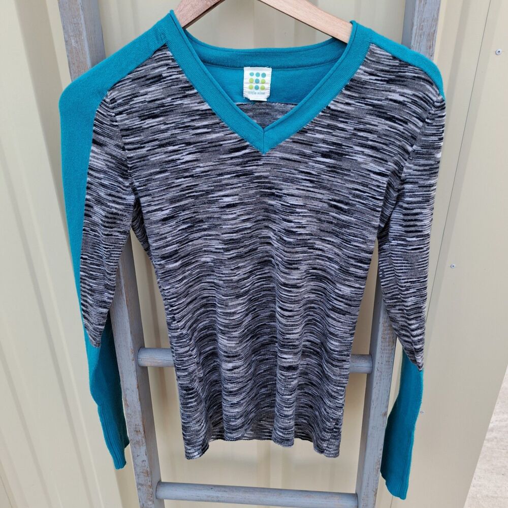Title Nine Small Long Sleeve Gray Blue Vneck Sweater Shirt Top Stretch